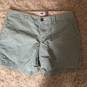 Plaid mid-thigh shorts